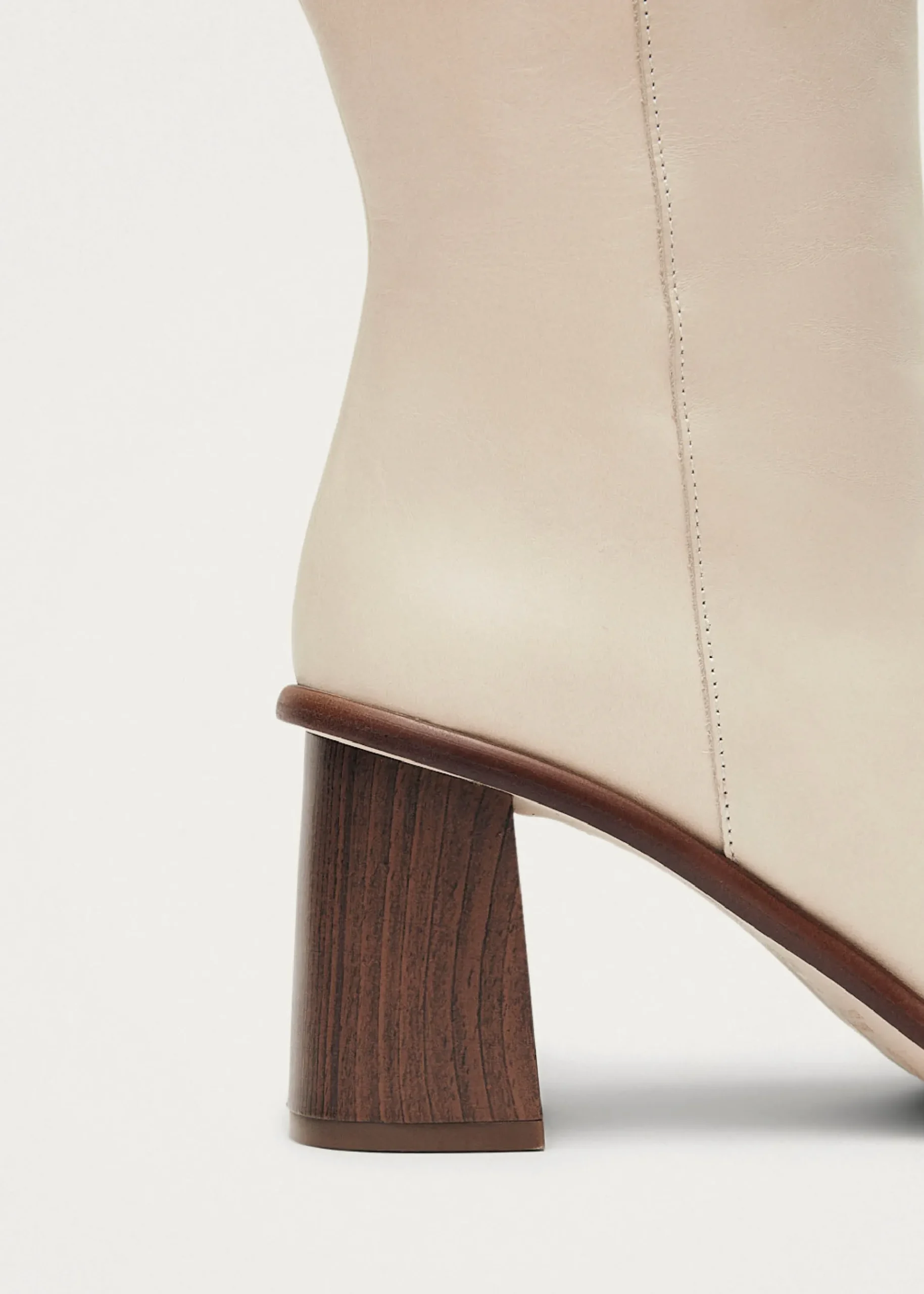 East Cremefarbene Lederstiefel