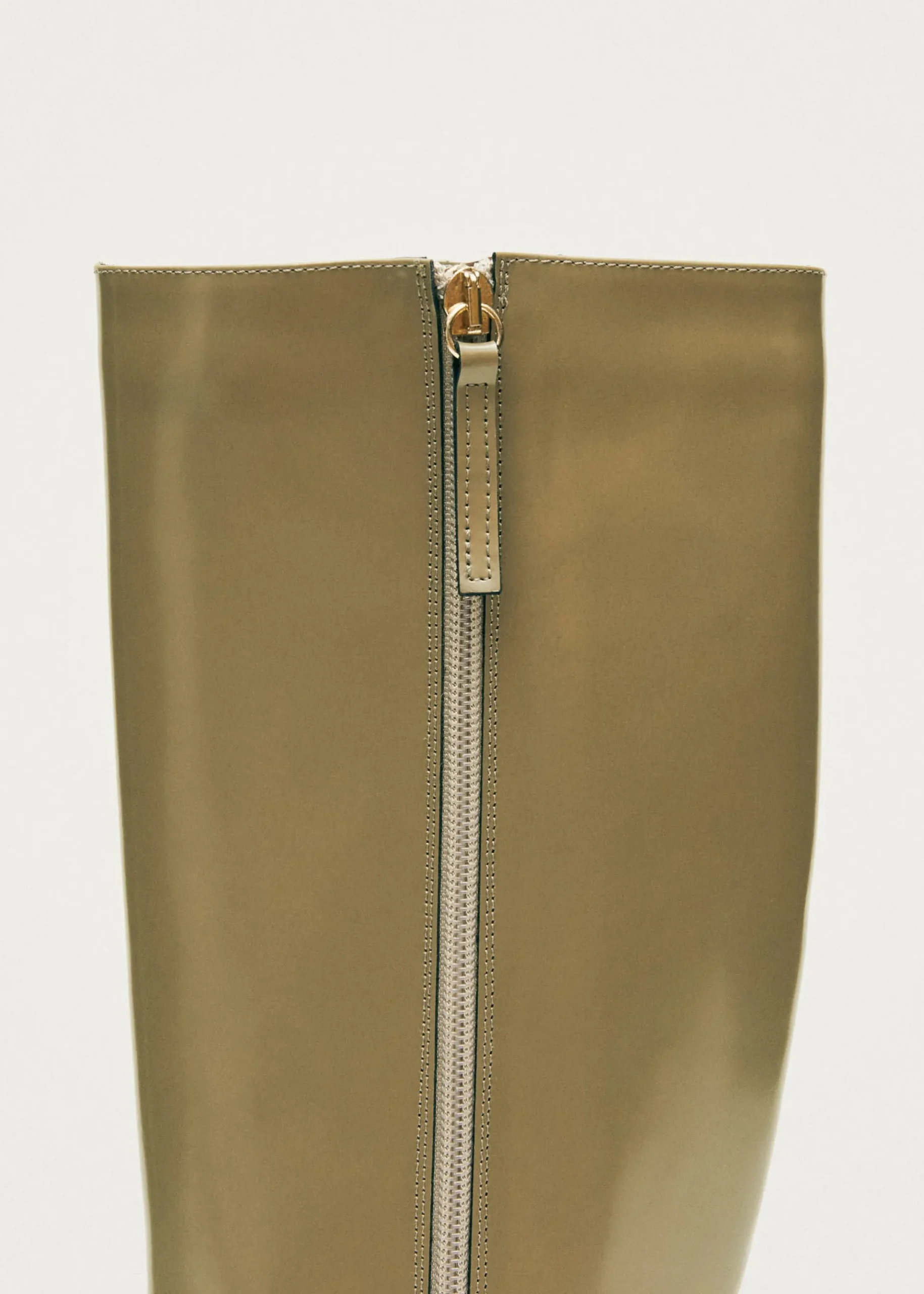 East Sleek khakifarbenem Lederstiefel