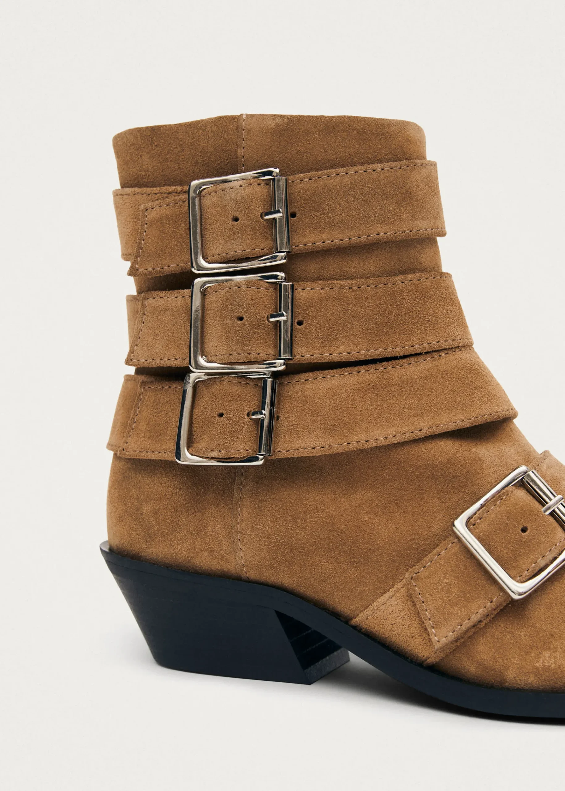 Eras Braune Wildleder-Stiefeletten