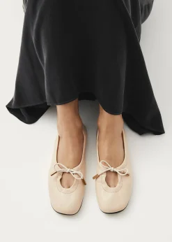 Rosalind Cremefarbene Ballerinas