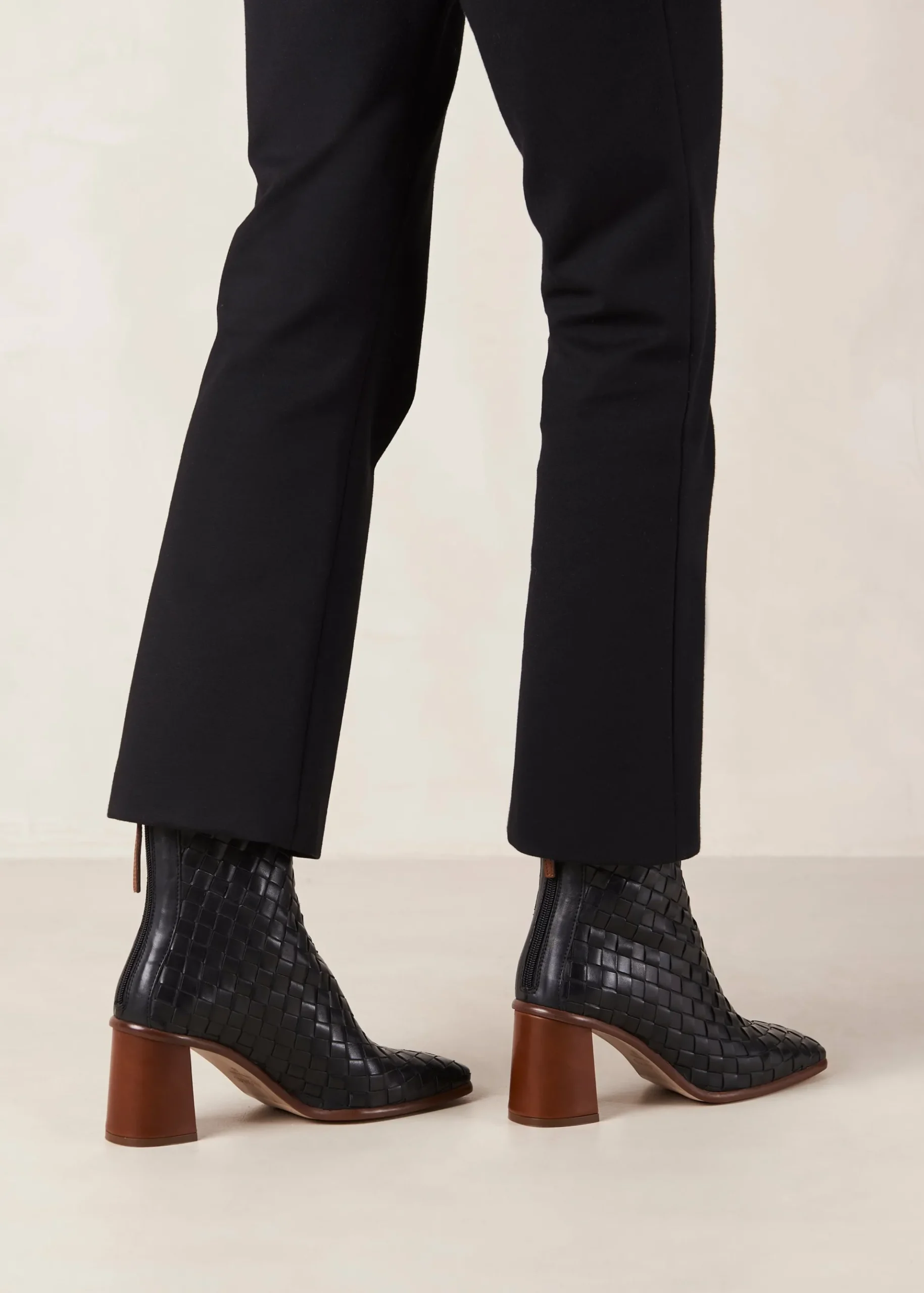 West Braided Schwarze Lederstiefel